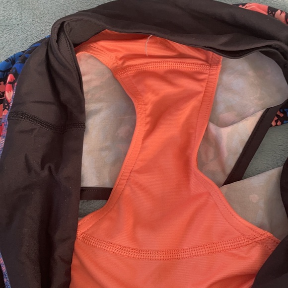 Lululemon shorts and matching sports bra - Picture 11 of 11